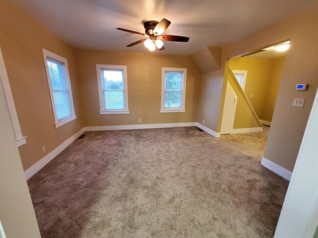 Building Photo - Spacious Updated 2-Bedroom Home with Remodeled Kitchen, Abundant Cabinet Space, Huge Primary Bedr...