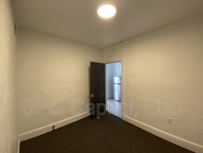 Building Photo - 35 W Maple St