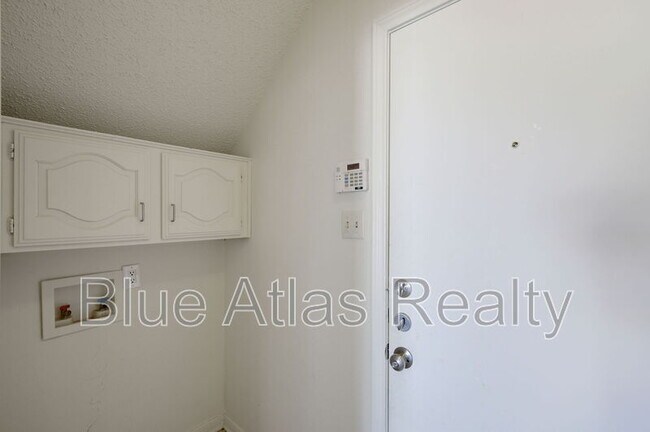 Building Photo - 701 Via Del Mar
