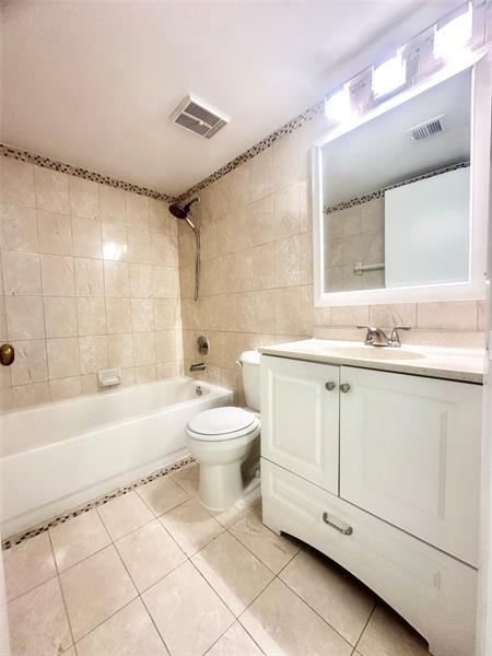 Building Photo - 717 Gardens Dr