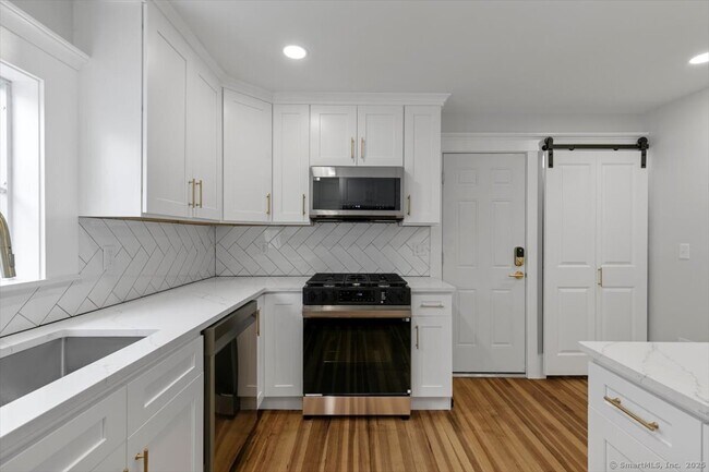 Building Photo - 48 Hubinger St