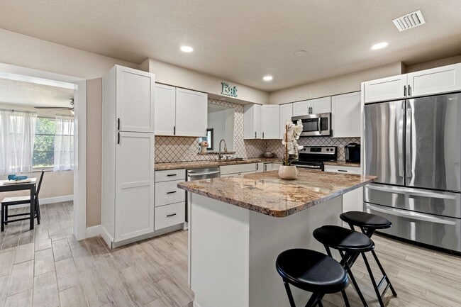 Building Photo - 10907 N 29th St