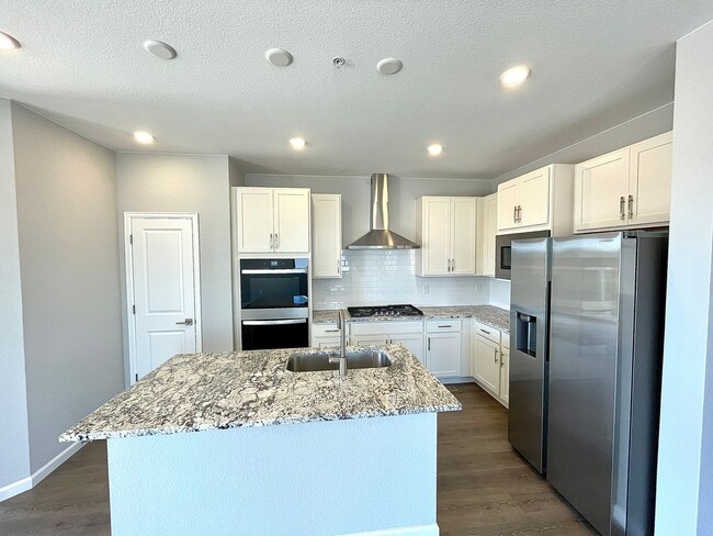 Building Photo - Incredible 3 bed/2 bath home in Fort Collins!