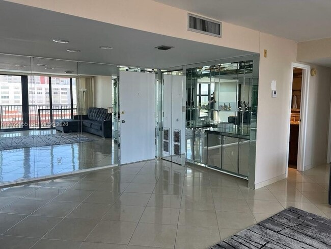 Building Photo - 2017 S Ocean Dr