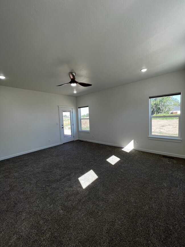 Primary bedroom - 5306 E Lewis Ln