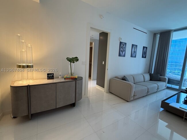 Building Photo - 300 Biscayne Blvd