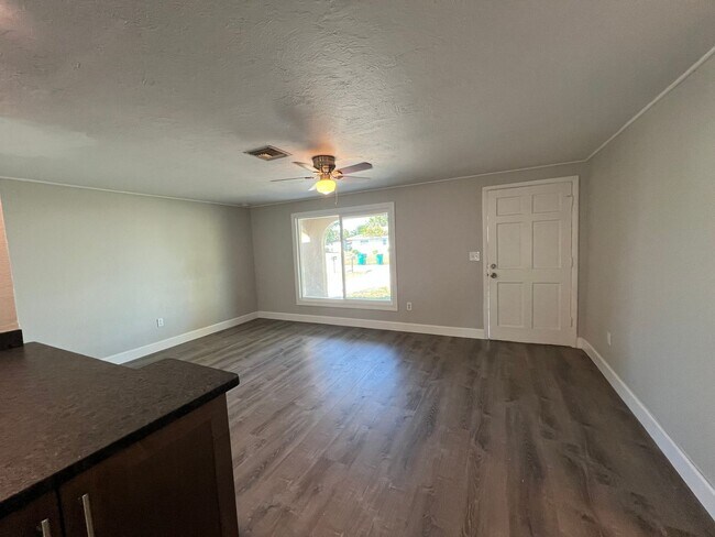 Building Photo - $1,795 ** Annual ** Available 5/15/26 ** Recently Upgraded **3 Bedroom / 2 Bath * Port Charlotte