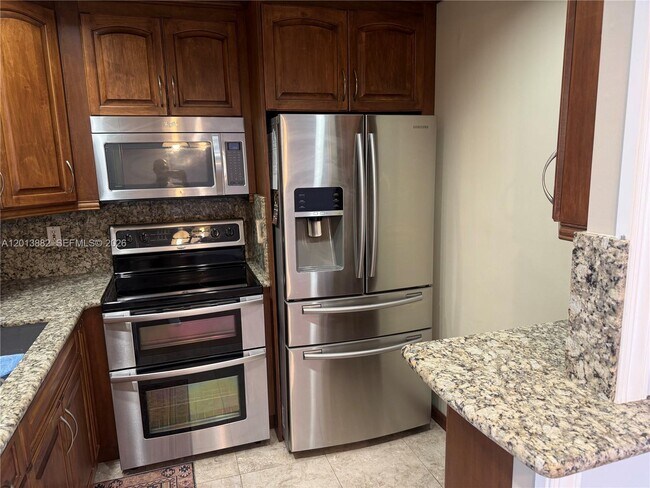 Building Photo - 170 Cypress Club Dr