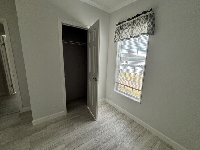 Building Photo - 27 Nyborg Ave