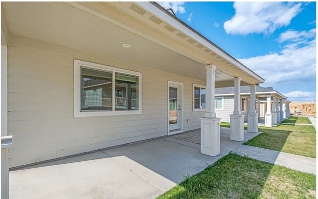 Building Photo - Newer Construction Home in Gated Community