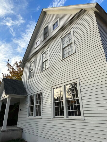 Building Photo - 2222 W 2nd Ave