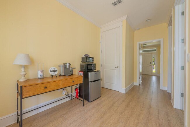 Building Photo - Fully Furnished Jax Beach Townhome
