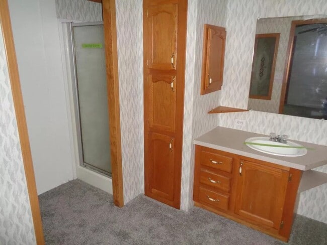 Building Photo - Nice, large, mobile home on outskirts of T...