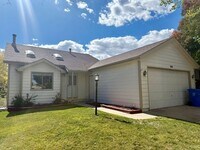 Building Photo - 3 Bedroom 2 Bath Tri Level Home with 2 Car...