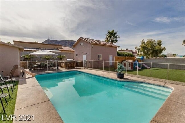 Building Photo - ** COMING SOON ** AMAZING SINGLE STORY HOME IN HENDERSON WITH DETACHED CASITA NO HOA & HOME COMES...