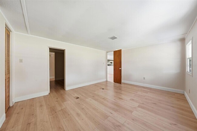Building Photo - 1096 Navajo Dr
