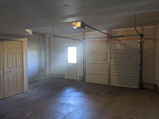 Building Photo - 3 Bedroom Townhouse For Rent in Charming Waynesboro, PA