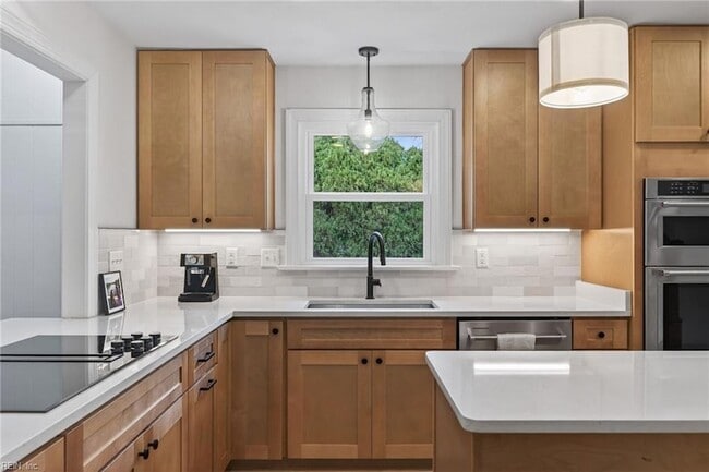 Building Photo - 7125 Grayfalcon Dr