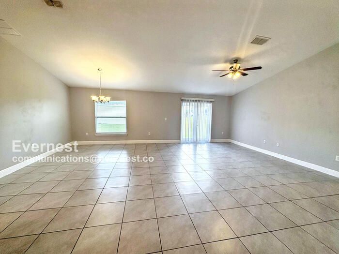 Building Photo - 518 Bristol Cir