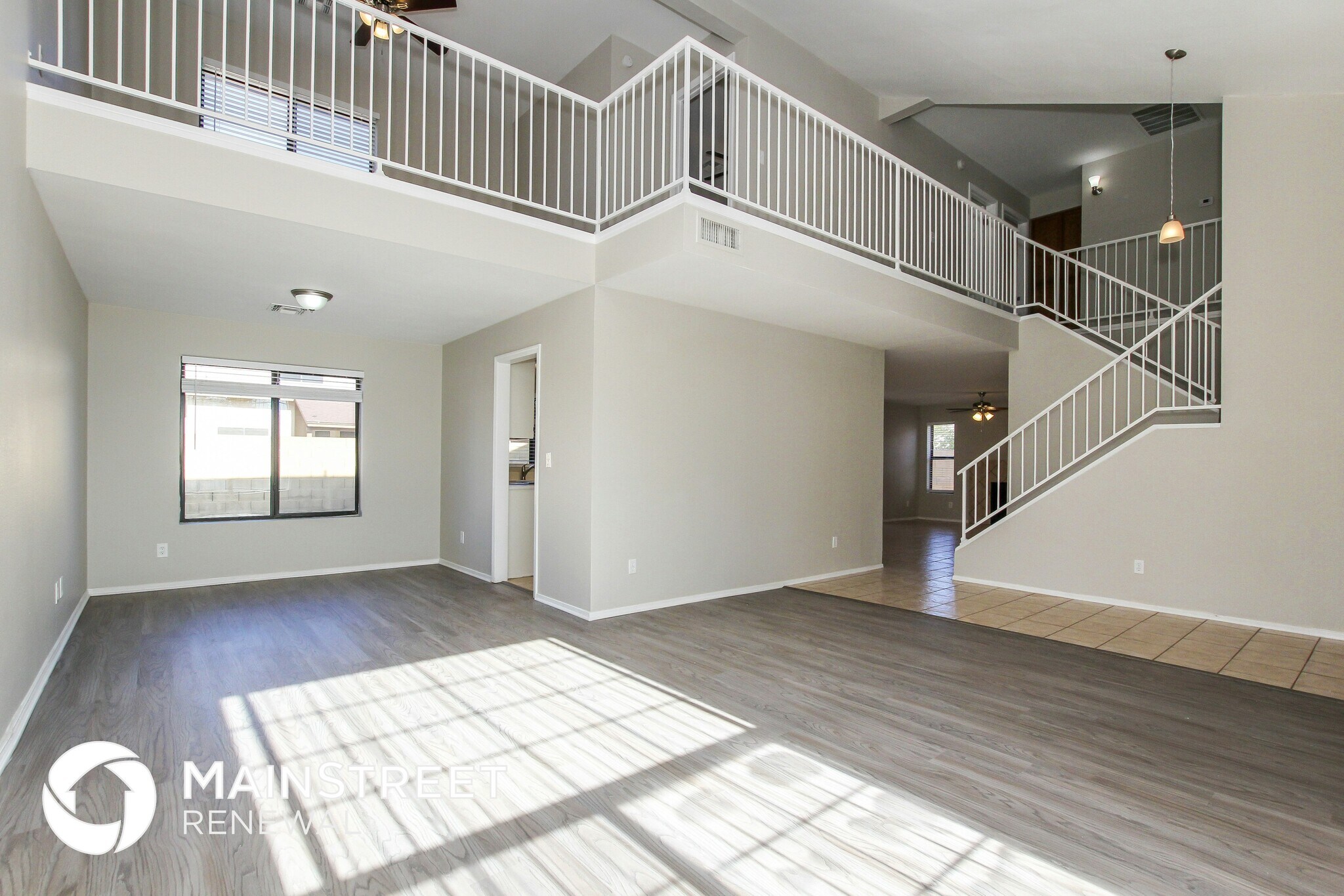 Building Photo - 6520 W Paradise Ln