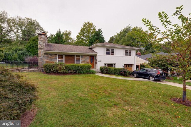 Building Photo - 9420 Holland Ave