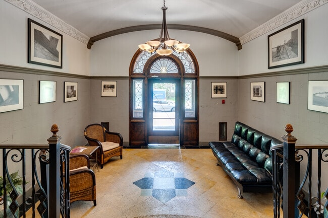 Lobby Photo - Niche Amadore Apartments