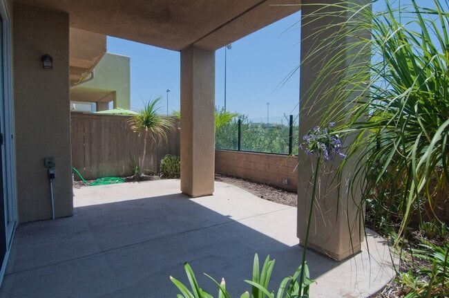 Building Photo - 758 Callecita Aquilla Sur