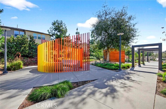 Building Photo - 346 Chorus