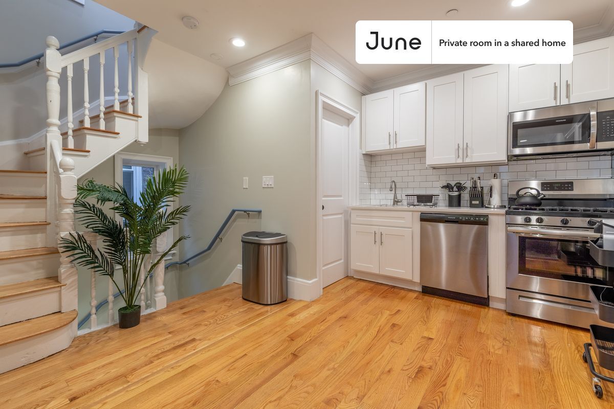 Building Photo - Room in Shared 4 bed/1 bath home