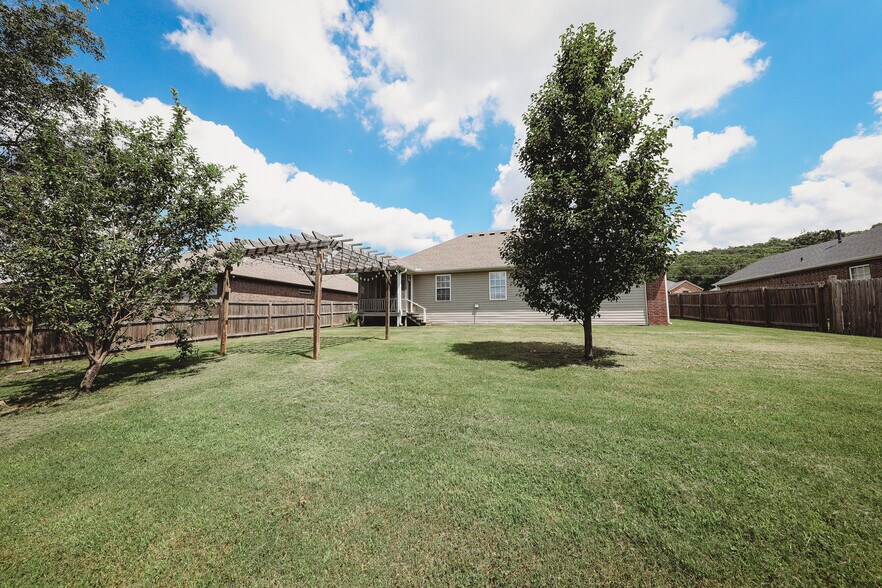 Building Photo - 2167 Sweetwater Ranch Ave