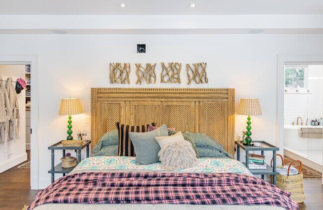 Building Photo - 41 Deep Woods Ln