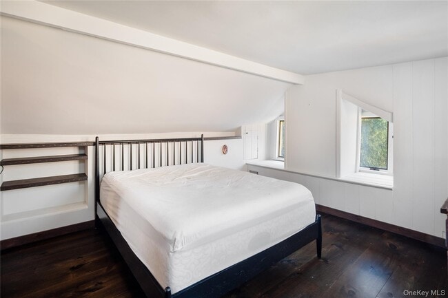 Building Photo - 689 S Mountain Rd