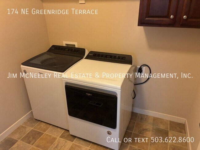 Building Photo - Available Now! 4 Bedroom Home with Firepla...