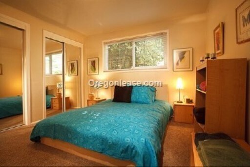 Building Photo - One bedroom pet friendly second floor unit near downtown Eugene.