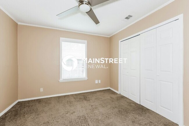 Building Photo - 4 Bedroom Pet-Friendly Home in Arlington, TX with Main Street Renewal