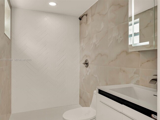 Building Photo - 107 Central Ave