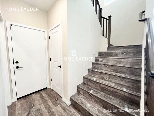 Building Photo - 779 E Doral Ave