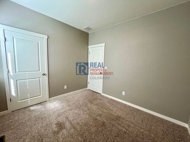 Building Photo - 6945 Yazoo Dr