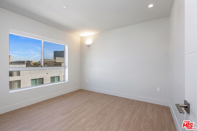 Building Photo - 11837 Mayfield Ave