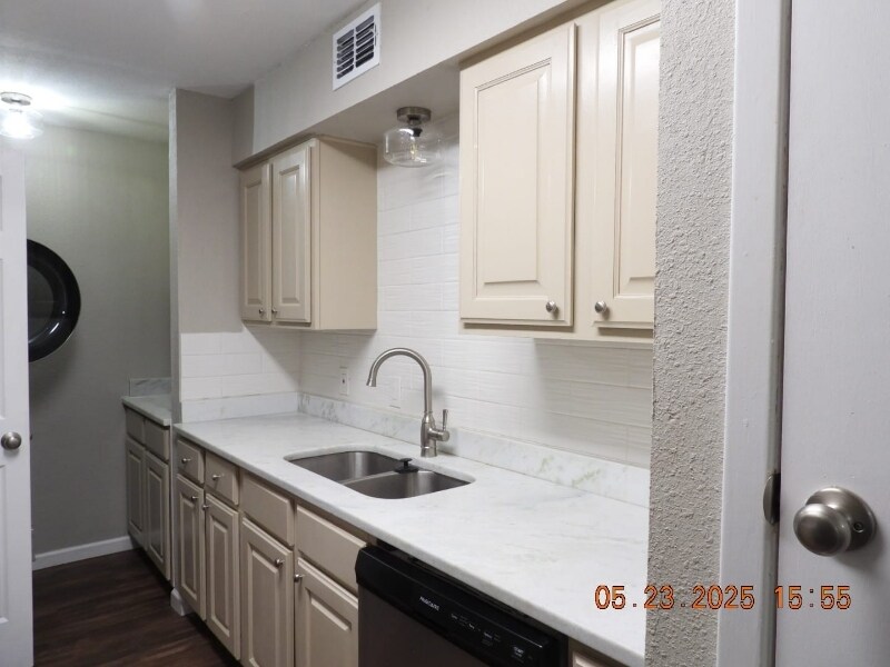 Building Photo - 7252 Mansions Dr