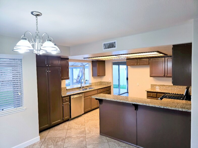 Building Photo - 23231 Joaquin Ridge Dr