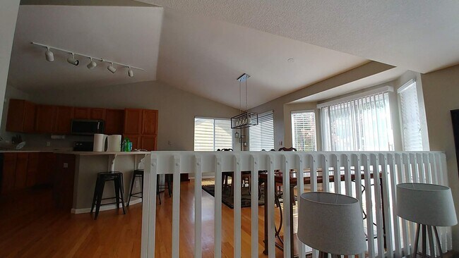 Building Photo - Beautiful 3 Bedroom Home Available in Sept...