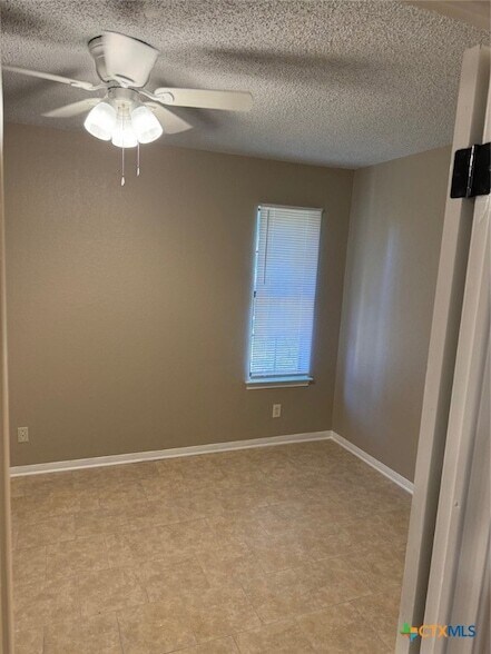 Building Photo - 1713 Mona Dr