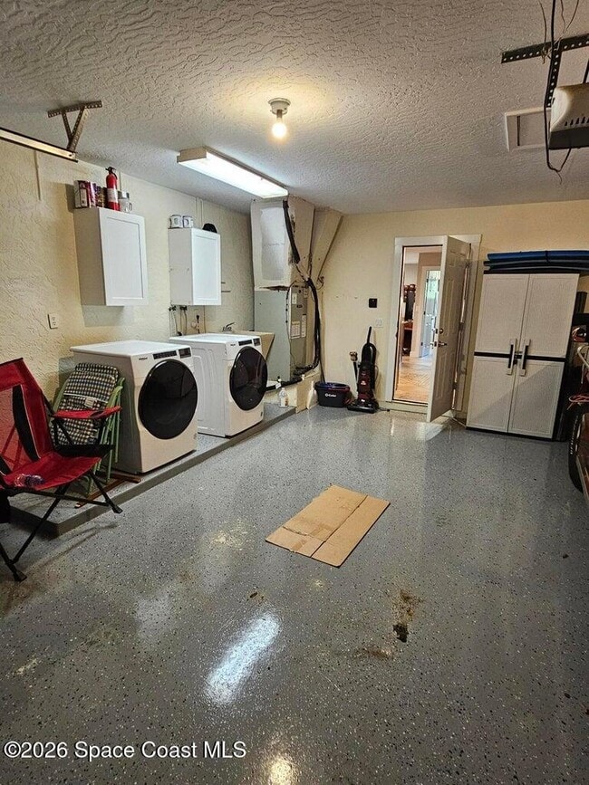 Building Photo - 320 Yuma Dr