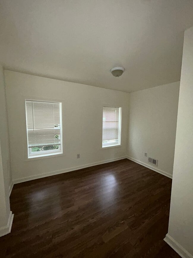 Building Photo - Cozy Home w/2 bath!