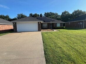Building Photo - 1725 Sunset Dr