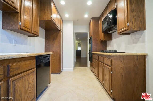 Primary Photo - 2 br, 2 bath House - 1508 Veteran Ave Apt 303