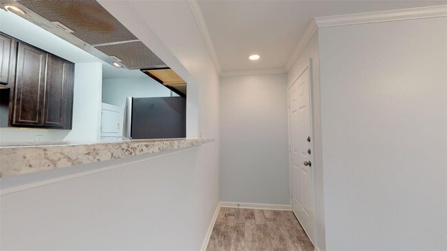 Building Photo - 1860 White Oak Dr