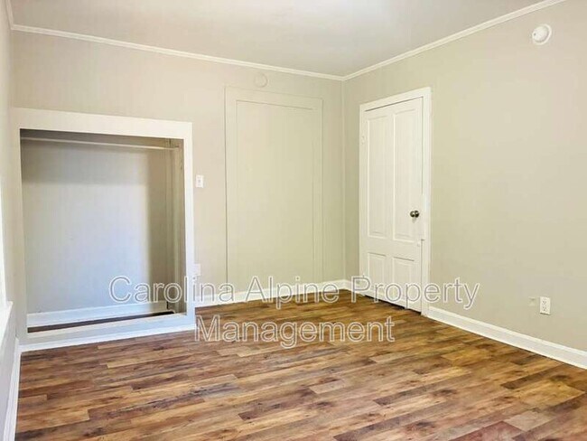 Building Photo - 321 N Poplar St