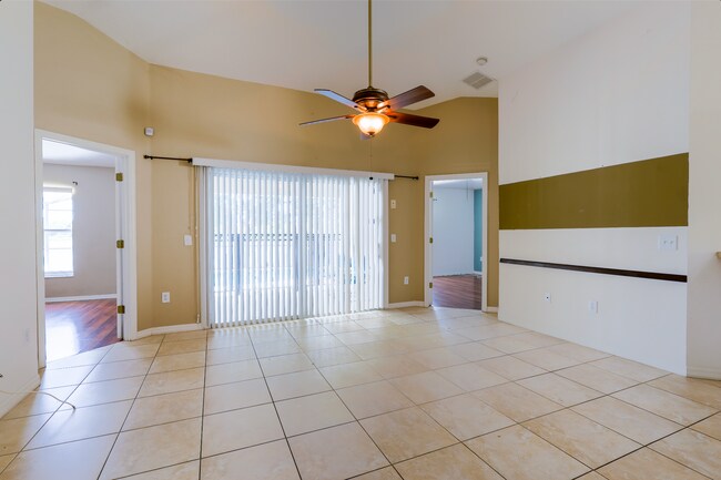 Building Photo - 2674 Willow Glen Cir